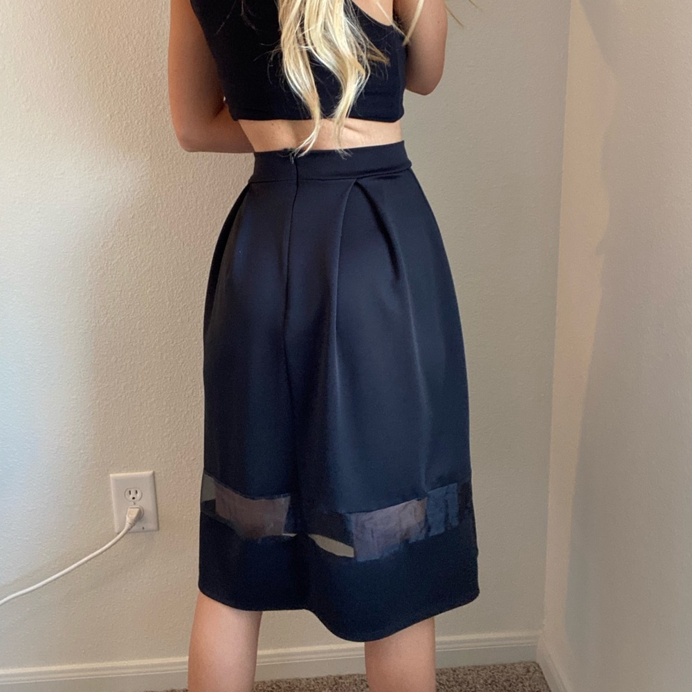 Black skirt - Picture 2 of 8